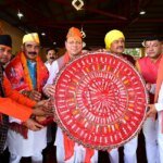 मुख्यमंत्री धामी ने माँ वाराही के दर्शन कर प्रदेशवासियों की सुख-समृद्धि की कामना की, देवीधुरा में फलों-फूलों से बरसी बग्वाल, ऐतिहासिक पाषाण युद्ध के साक्षी बने लाखों श्रद्धालु