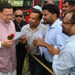 बेरोजगार डिग्रीधारी लैब तकनीशियनों ने हल्द्वानी में मुख्यमंत्री पुष्कर सिंह धामी से की मुलाकात