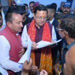मुख्यमंत्री पुष्कर सिंह धामी ने पैतृक गांव में ग्रामीणों एवं जनप्रतिनिधियों से की मुलाकात